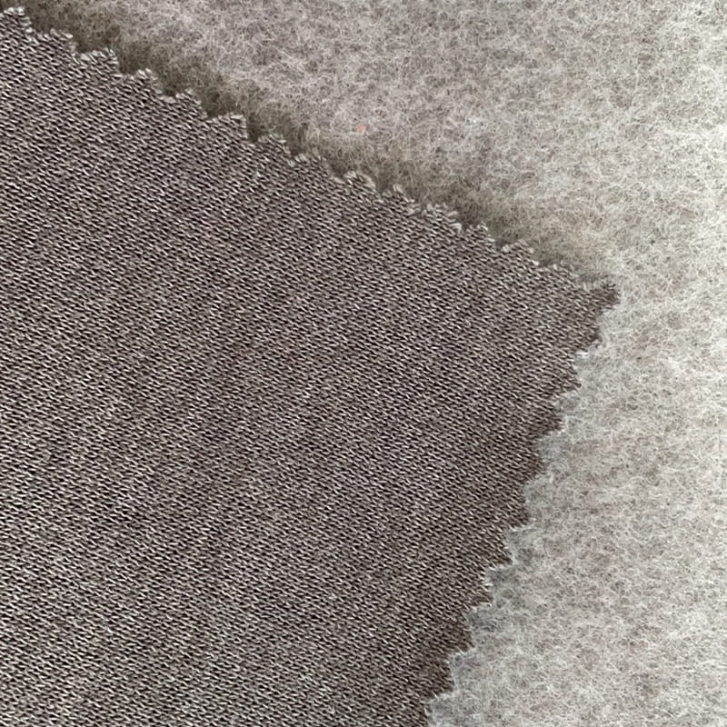 44 % Polyester, 46 % Baumwolle, 10 % Rayon-Fleece