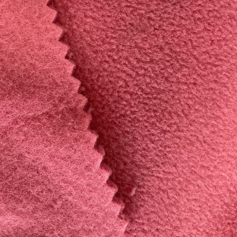 Feiner Stoff aus 70 % recyceltem Polyester und 30 % Poly-Fleece