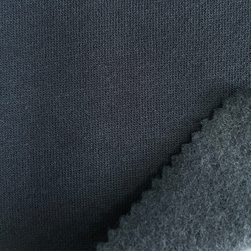 60 % Baumwolle, 40 % Poly-Fleece, atmungsaktiv